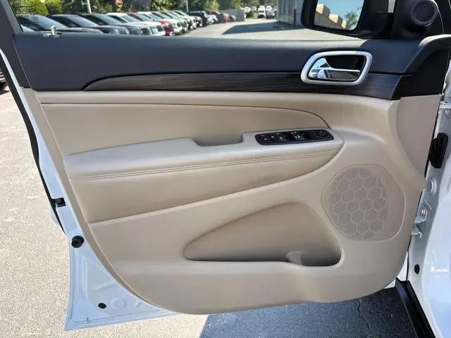 2022 Jeep Grand Cherokee Laredo E 4x4