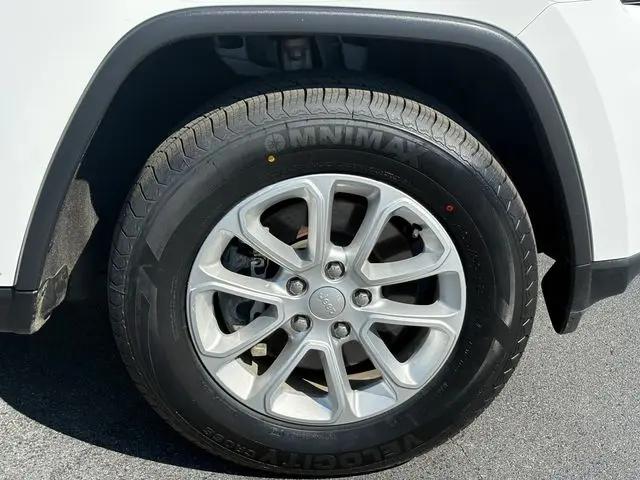 2022 Jeep Grand Cherokee Laredo E 4x4
