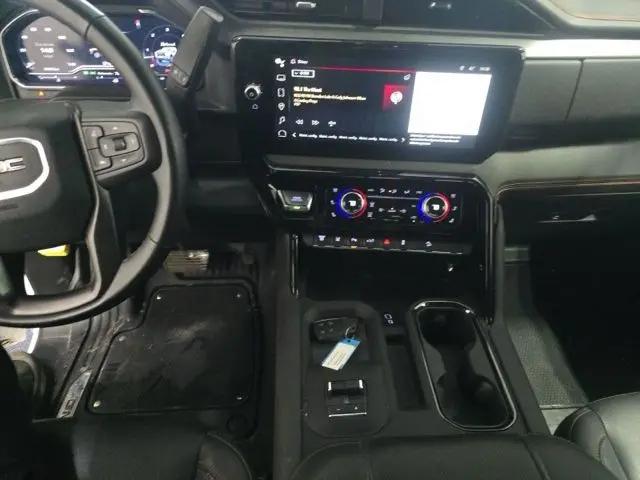 2025 GMC Sierra 2500HD Crew Cab, Standard Bed, AT4, 4WD