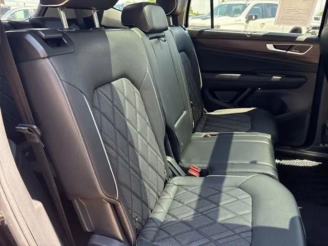 2024 Volkswagen Atlas 2.0T SEL Premium R-Line