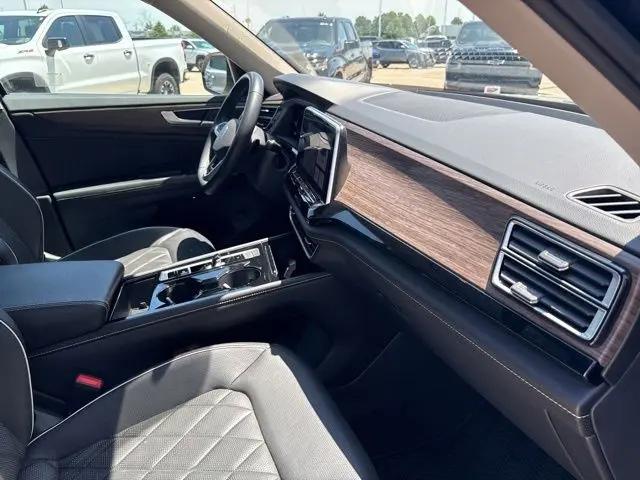 2024 Volkswagen Atlas 2.0T SEL Premium R-Line