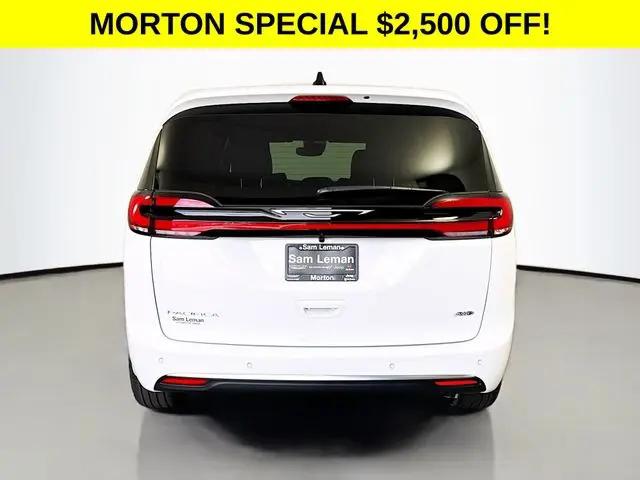 2027 Chrysler Pacifica Select