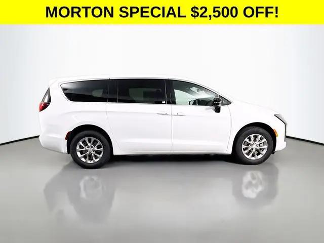 2027 Chrysler Pacifica Select