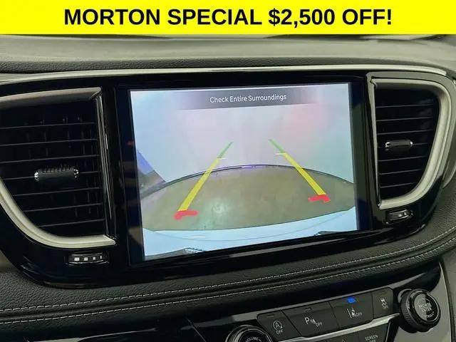 2027 Chrysler Pacifica Select