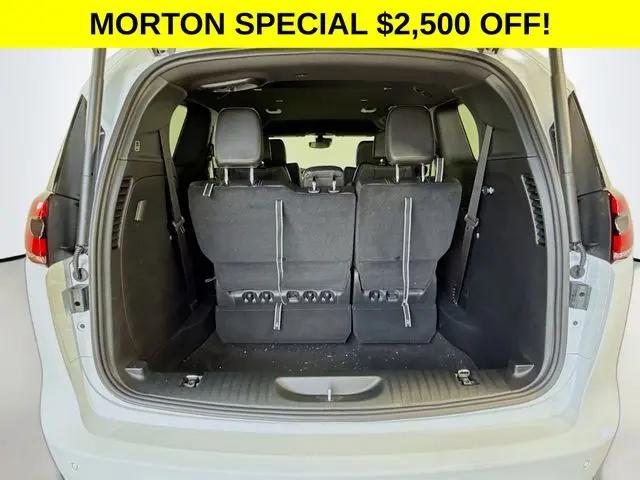2027 Chrysler Pacifica Select