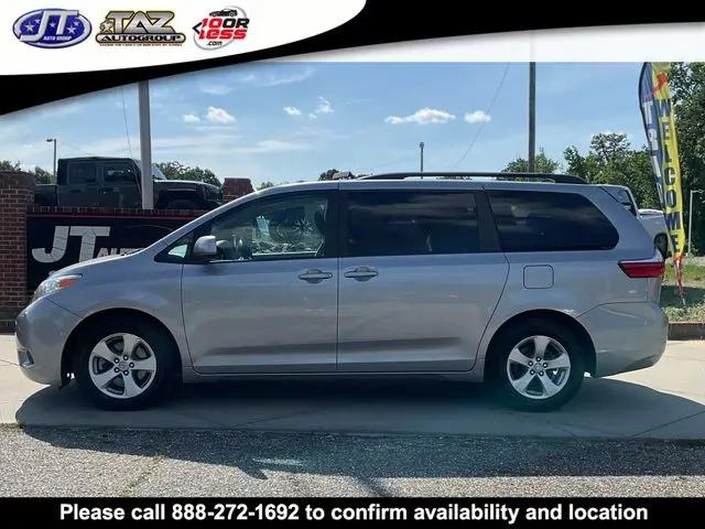 2017 Toyota Sienna LE 8 Passenger
