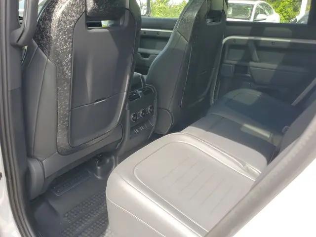 2026 Land Rover Defender P635 OCTA