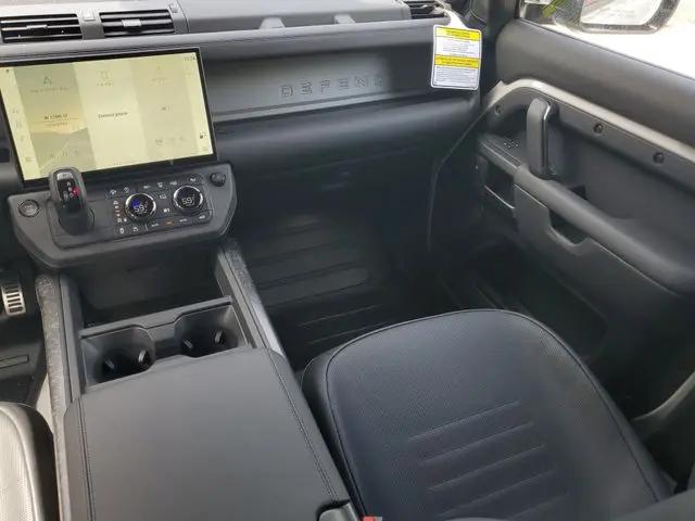 2026 Land Rover Defender P635 OCTA