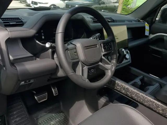 2026 Land Rover Defender P635 OCTA