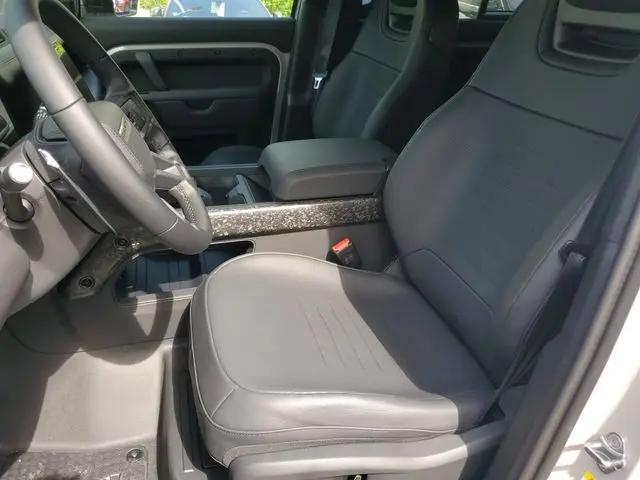 2026 Land Rover Defender P635 OCTA