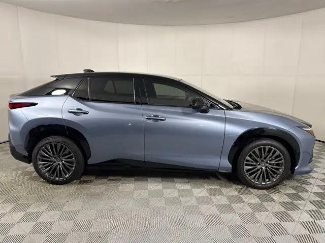 2023 Lexus RZ 450e Luxury