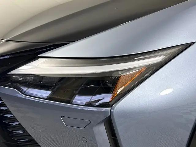 2023 Lexus RZ 450e Luxury