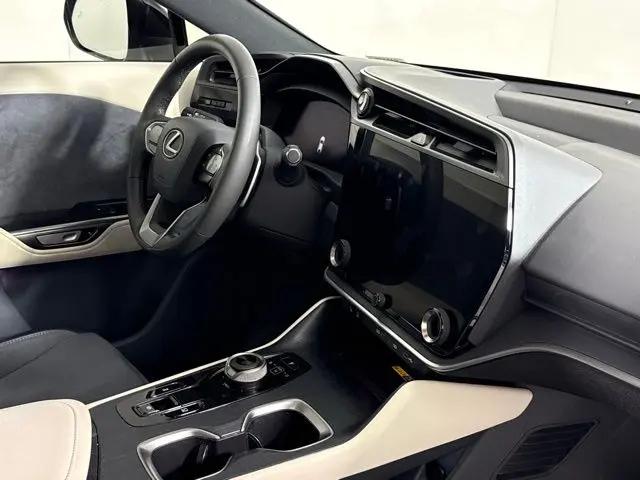 2023 Lexus RZ 450e Luxury