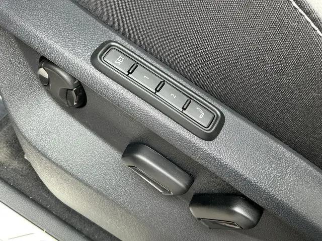 2026 Volkswagen Atlas Cross Sport SEL Premium R-Line