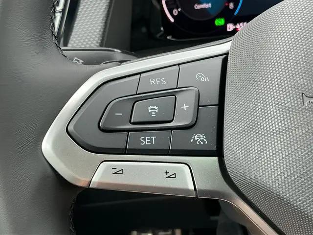 2026 Volkswagen Atlas Cross Sport SEL Premium R-Line
