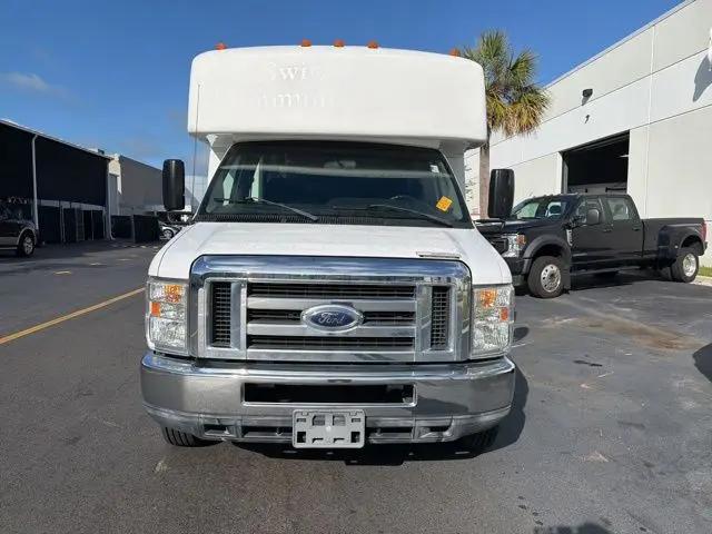 2014 Ford E-450 Cutaway E-450