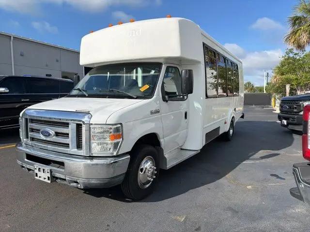 2014 Ford E-450 Cutaway E-450