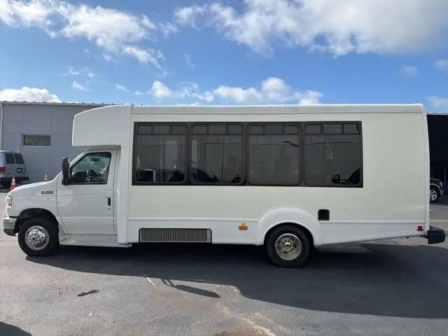 2014 Ford E-450 Cutaway E-450