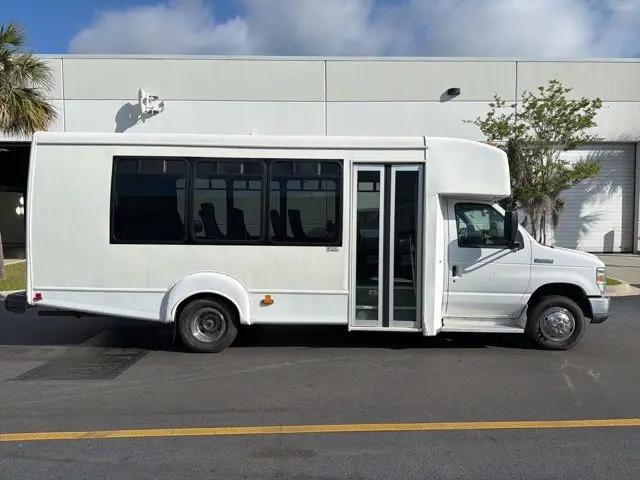 2014 Ford E-450 Cutaway E-450