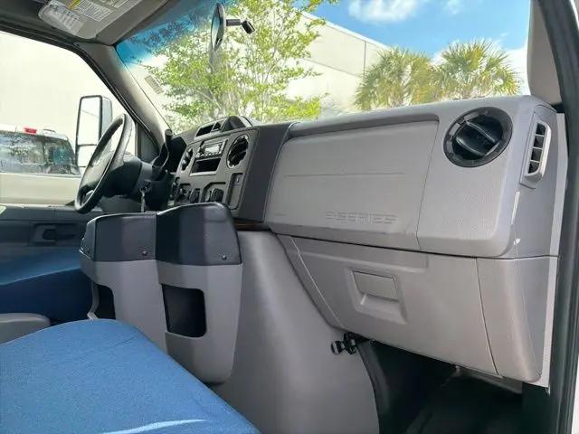 2014 Ford E-450 Cutaway E-450