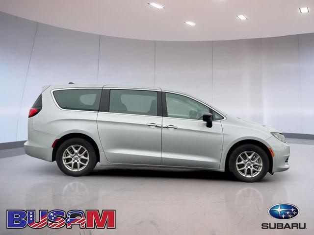 2024 Chrysler Voyager LX