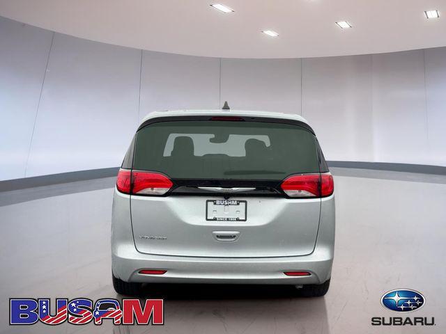 2024 Chrysler Voyager LX