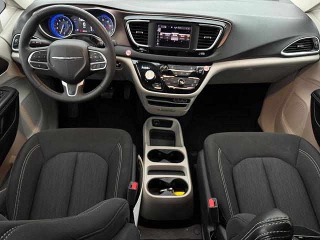 2024 Chrysler Voyager LX