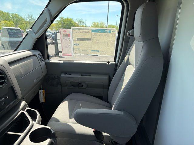 2025 Ford E-350 Cutaway Base