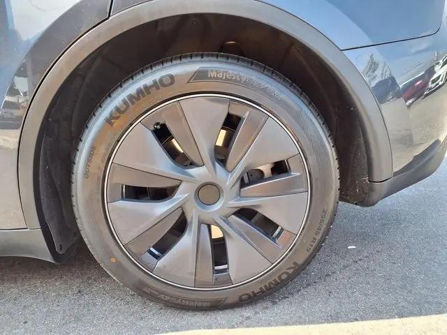 2024 Tesla Model Y Long Range Single Motor Rear-Wheel Drive