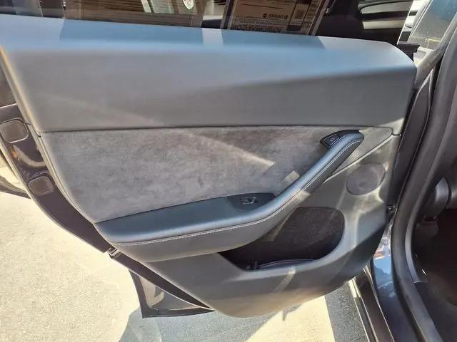 2024 Tesla Model Y Long Range Single Motor Rear-Wheel Drive