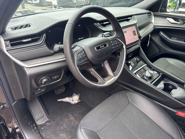 2026 Jeep Grand Cherokee L Altitude 4x2