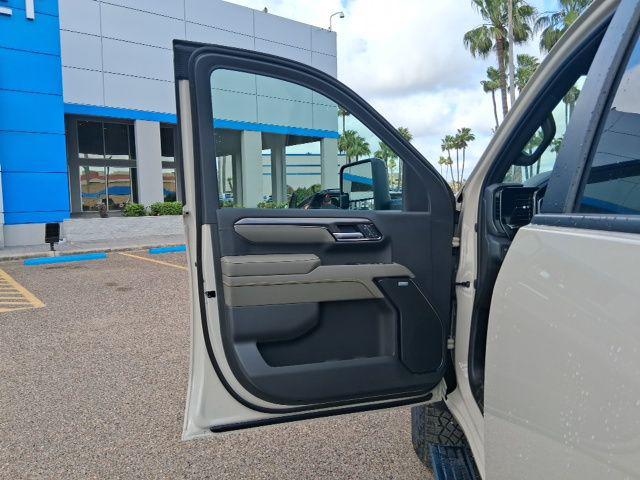 2026 Chevrolet Silverado 2500HD Crew Cab, Standard Bed, XR2, 4WD