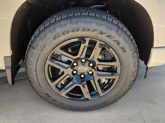 2026 Chevrolet Silverado 1500 4WD Crew Cab Short Bed Custom