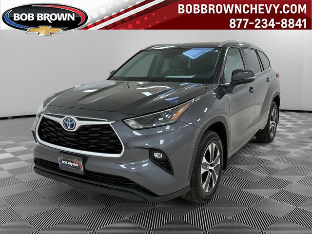 2022 Toyota Highlander Hybrid XLE for sale in Urbandale, IA