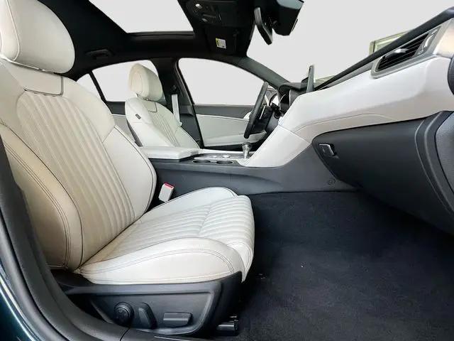 2022 Genesis G70 3.3T RWD