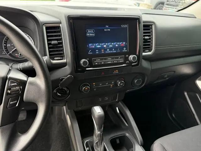 2022 Nissan Frontier Crew Cab SV 4x4