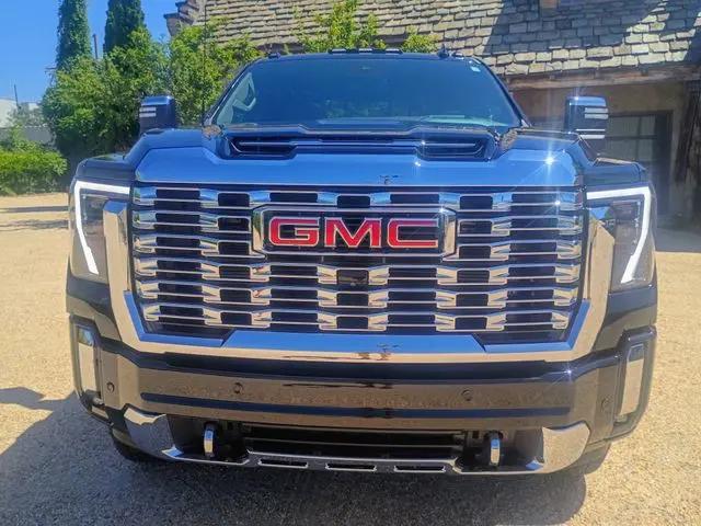 2024 GMC Sierra 2500HD 4WD Crew Cab Standard Bed Denali
