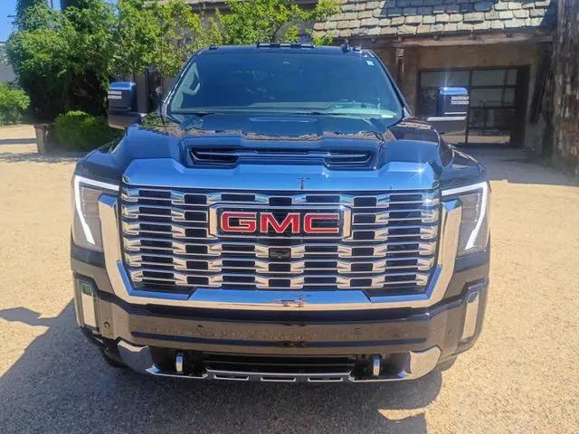 2024 GMC Sierra 2500HD 4WD Crew Cab Standard Bed Denali