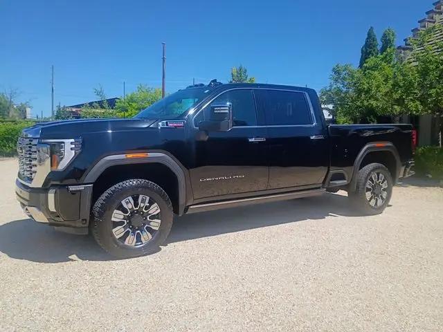 2024 GMC Sierra 2500HD 4WD Crew Cab Standard Bed Denali