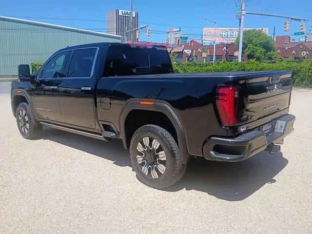 2024 GMC Sierra 2500HD 4WD Crew Cab Standard Bed Denali