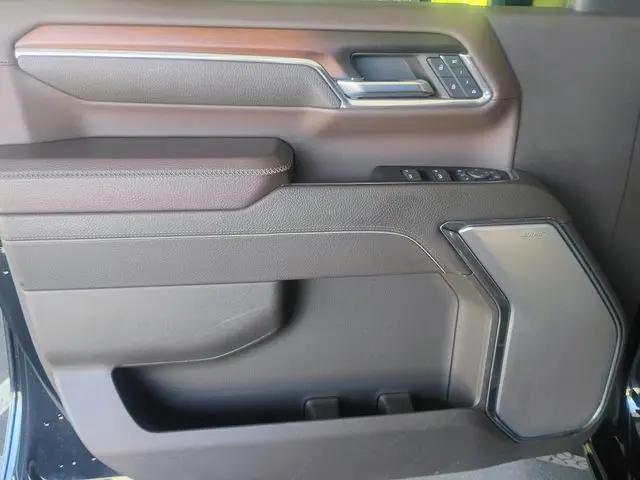 2024 GMC Sierra 2500HD 4WD Crew Cab Standard Bed Denali
