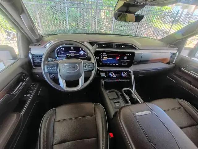 2024 GMC Sierra 2500HD 4WD Crew Cab Standard Bed Denali