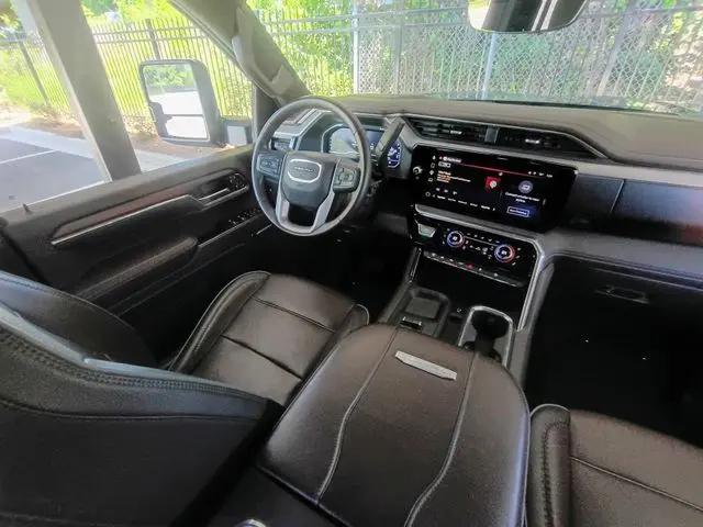 2024 GMC Sierra 2500HD 4WD Crew Cab Standard Bed Denali