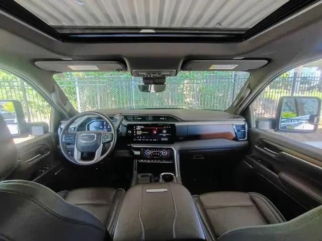 2024 GMC Sierra 2500HD 4WD Crew Cab Standard Bed Denali