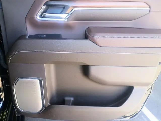 2024 GMC Sierra 2500HD 4WD Crew Cab Standard Bed Denali