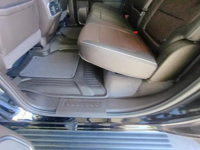2024 GMC Sierra 2500HD 4WD Crew Cab Standard Bed Denali