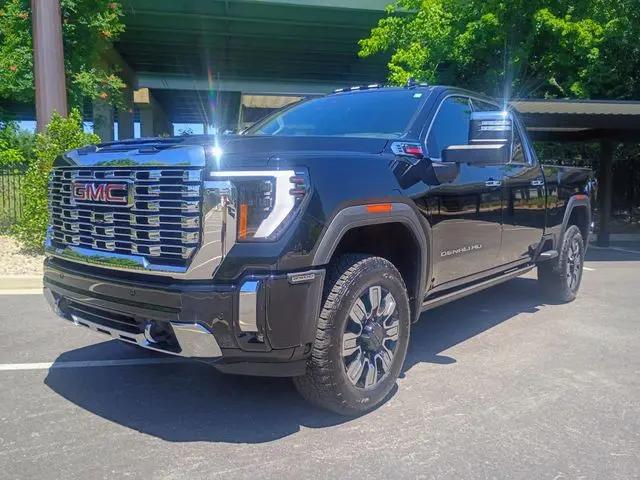 2024 GMC Sierra 2500HD 4WD Crew Cab Standard Bed Denali