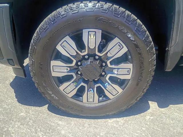 2024 GMC Sierra 2500HD 4WD Crew Cab Standard Bed Denali