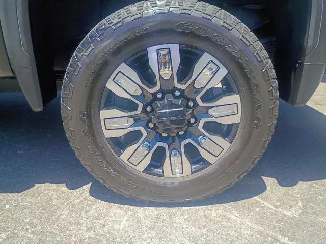 2024 GMC Sierra 2500HD 4WD Crew Cab Standard Bed Denali