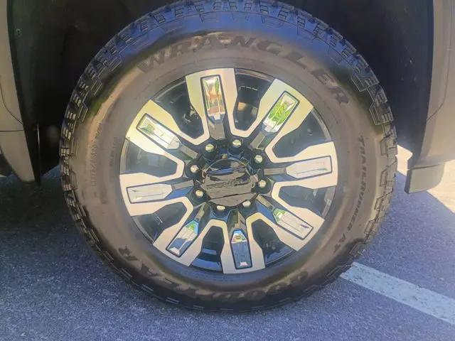 2024 GMC Sierra 2500HD 4WD Crew Cab Standard Bed Denali